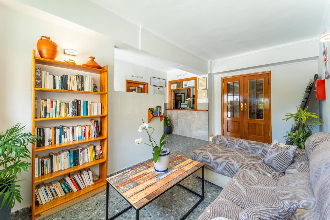 Hostal Miramar Los Canos De Meca Luaran gambar
