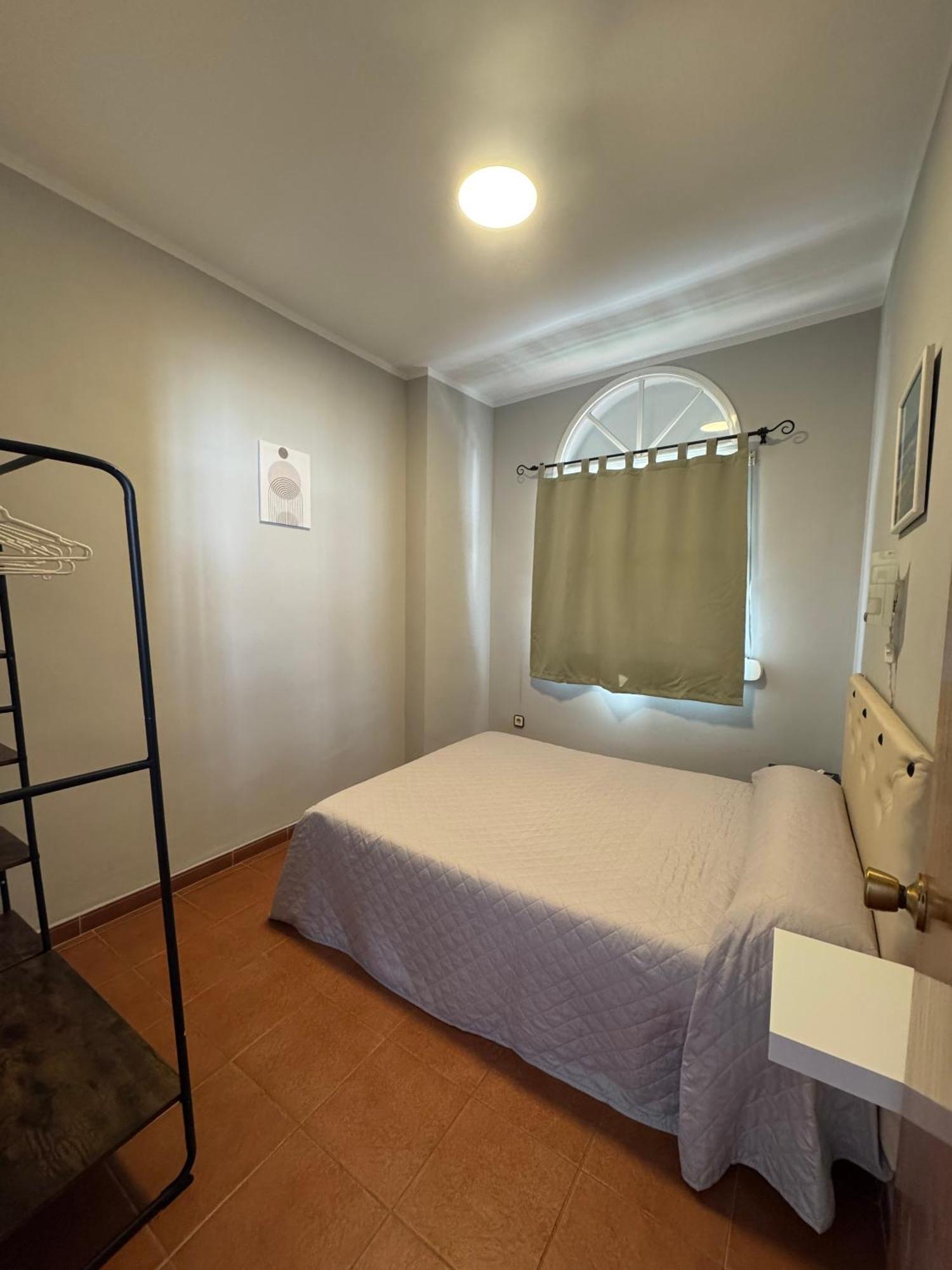 Hostal Miramar Los Canos De Meca Luaran gambar