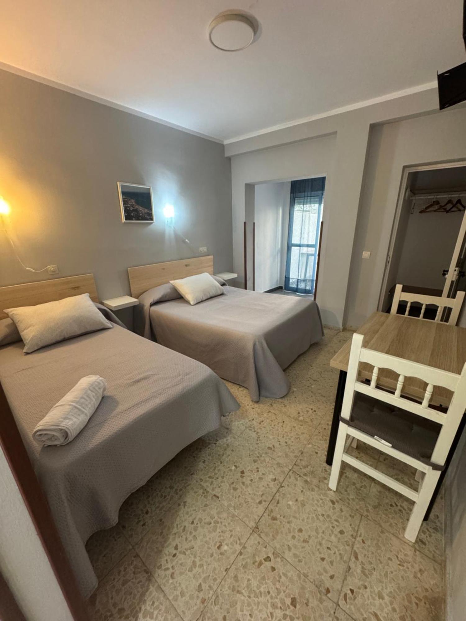 Hostal Miramar Los Canos De Meca Luaran gambar