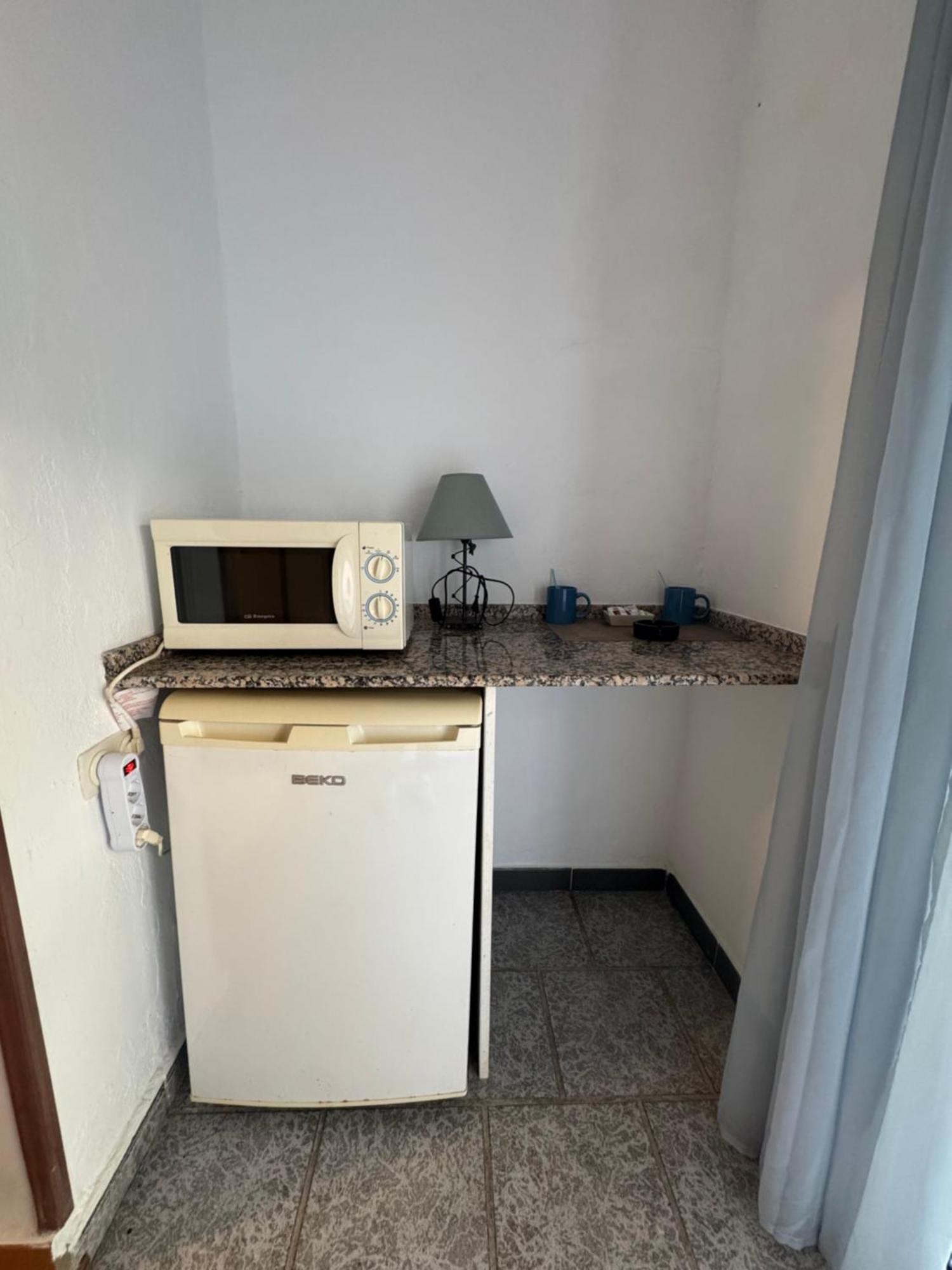 Hostal Miramar Los Canos De Meca Luaran gambar