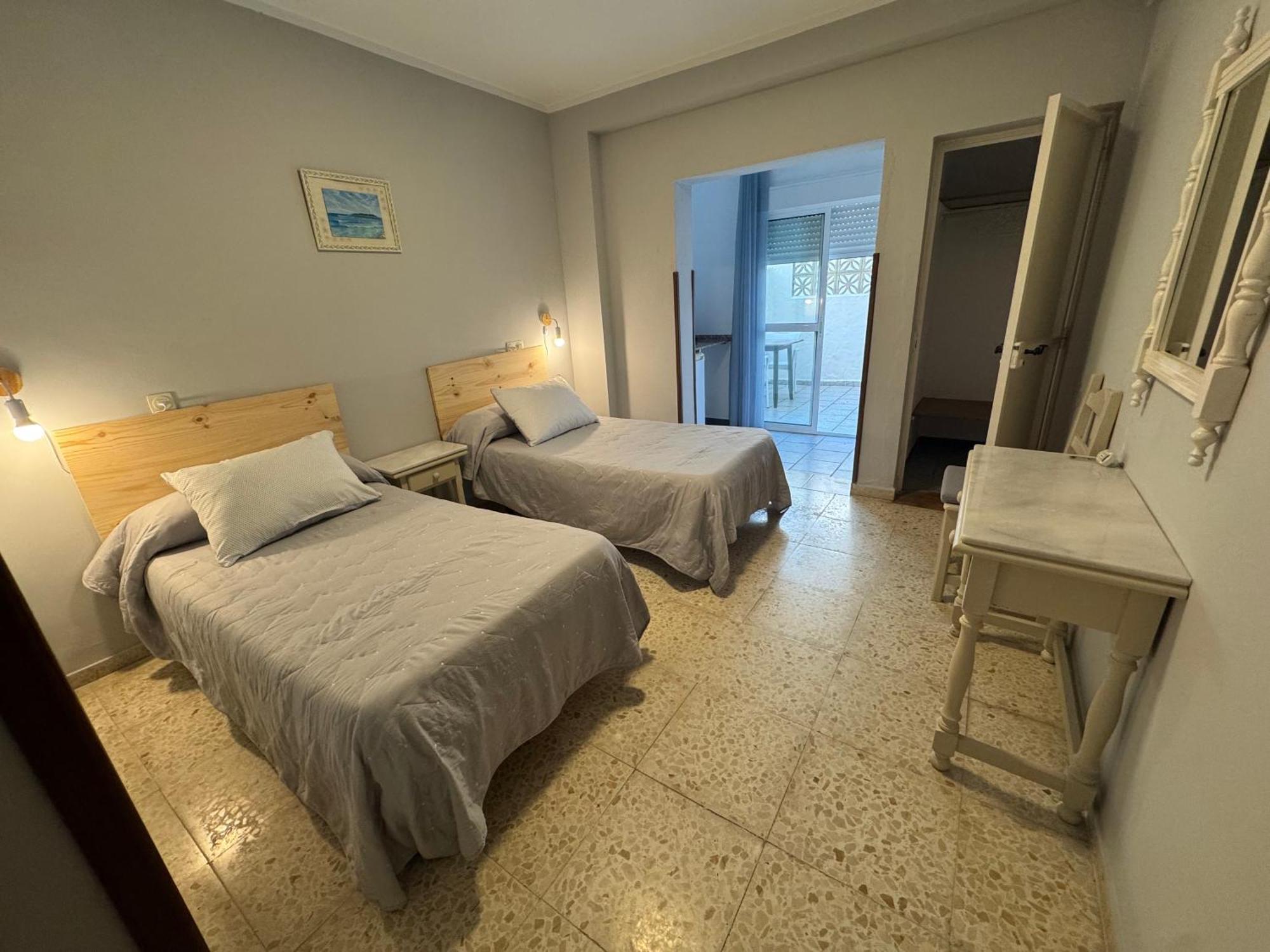 Hostal Miramar Los Canos De Meca Luaran gambar