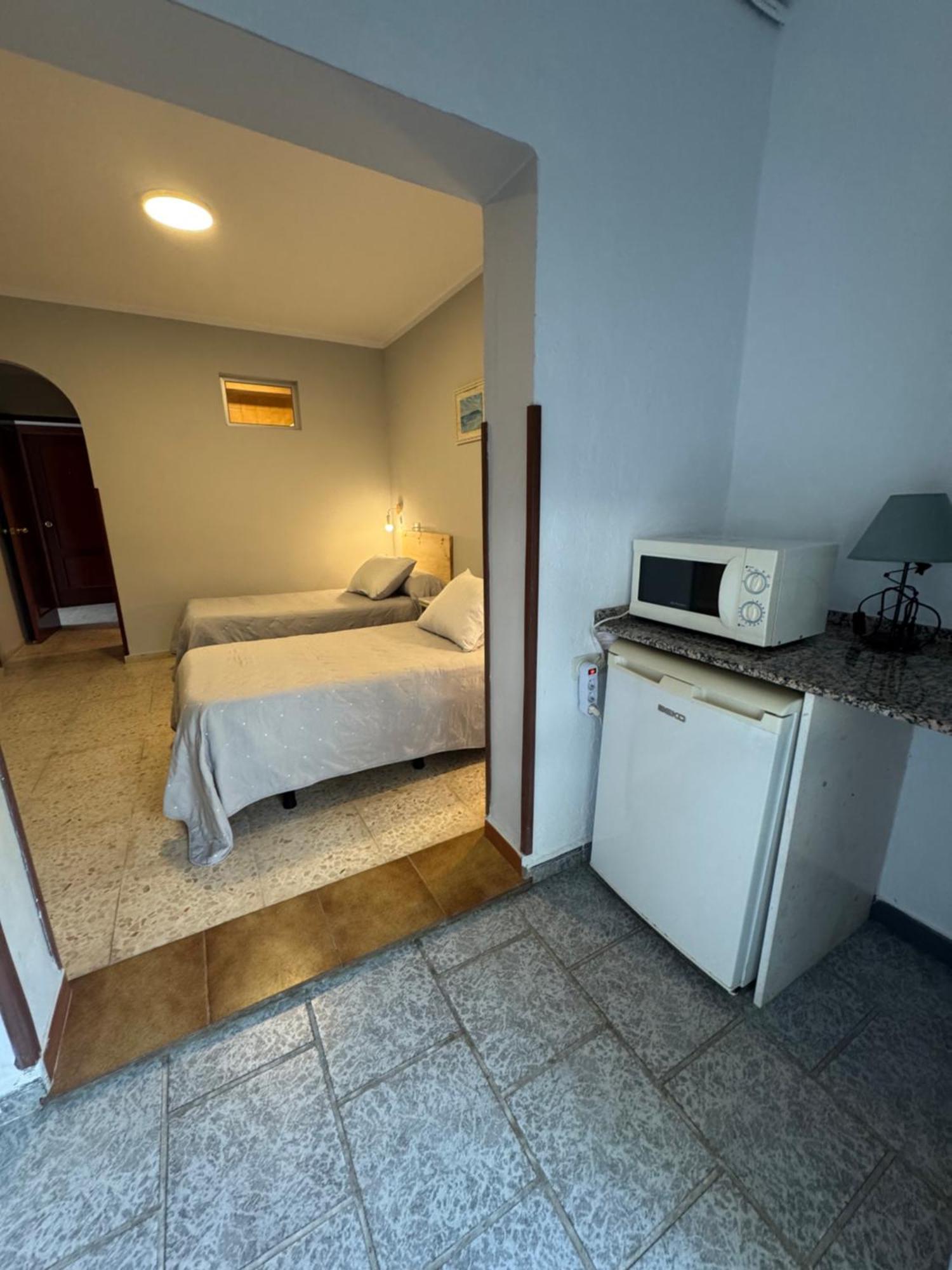 Hostal Miramar Los Canos De Meca Luaran gambar
