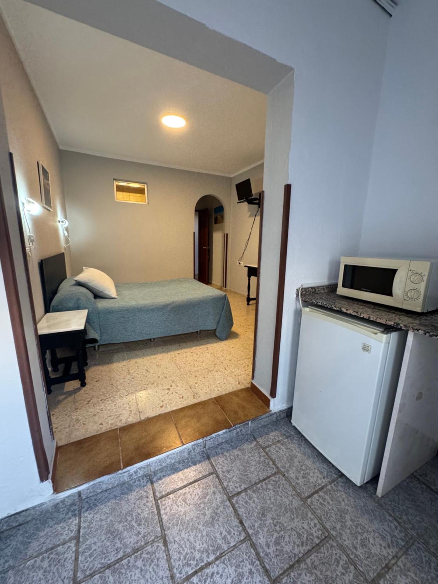Hostal Miramar Los Canos De Meca Luaran gambar