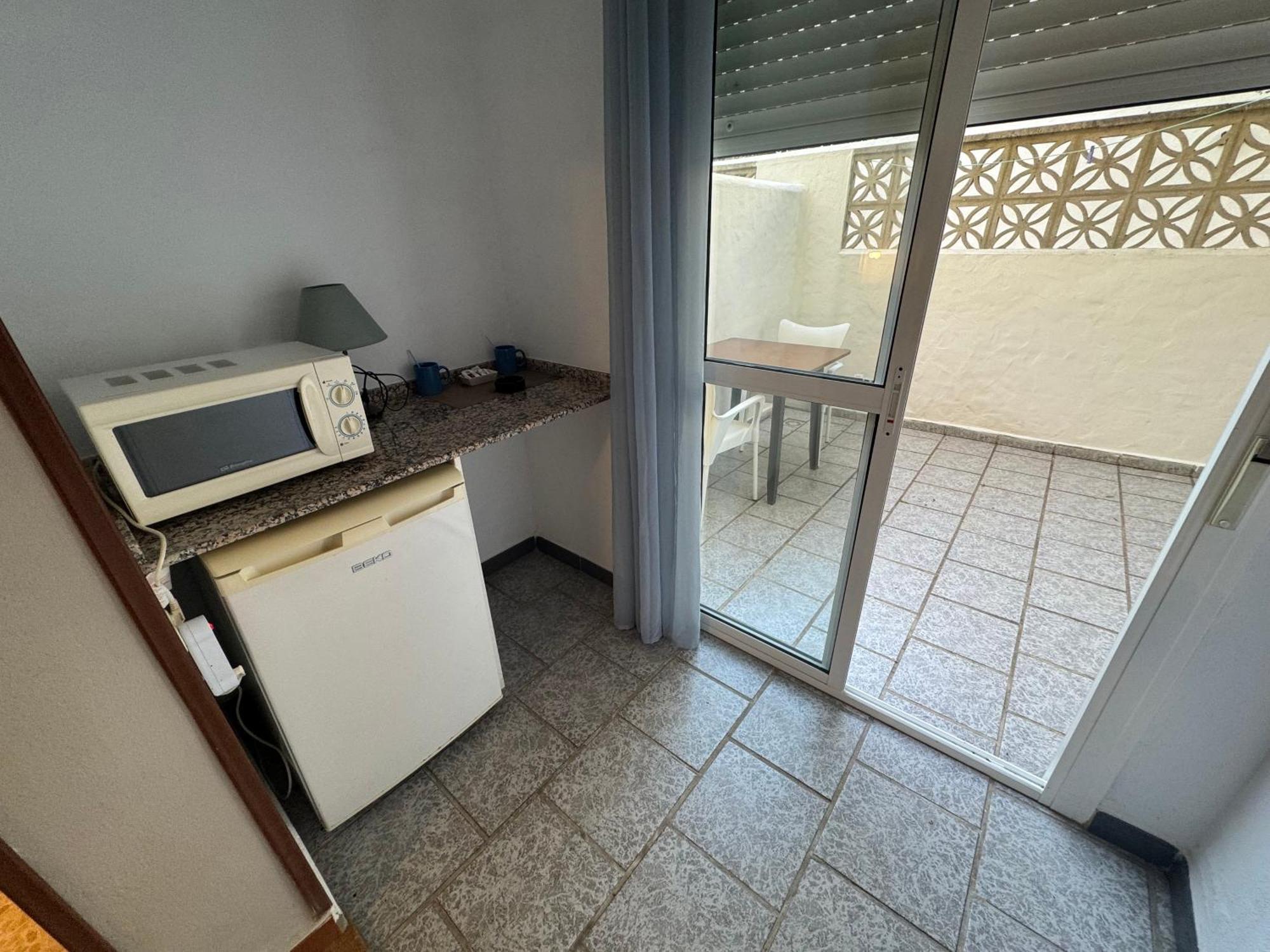 Hostal Miramar Los Canos De Meca Luaran gambar